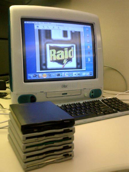 Pět disketových mechanik Pět disketových mechanik