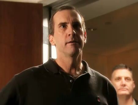 Dirk Meyer ve (smazaném) videu s názvem „AMD Fusion Era Has Begun - A Corporate Thriller“ (zdroj: http://news.softpedia.com/newsImage/AMD-CEO-Stars-in-Fusion-APU-Corporate-Thriller-Promo-Video-2.jpg/) Dirk Meyer ve (smazaném) videu s názvem „AMD Fusion Era Has Begun - A Corporate Thriller“ (zdroj: http://news.softpedia.com/newsImage/AMD-CEO-Stars-in-Fusion-APU-Corporate-Thriller-Promo-Video-2.jpg/)