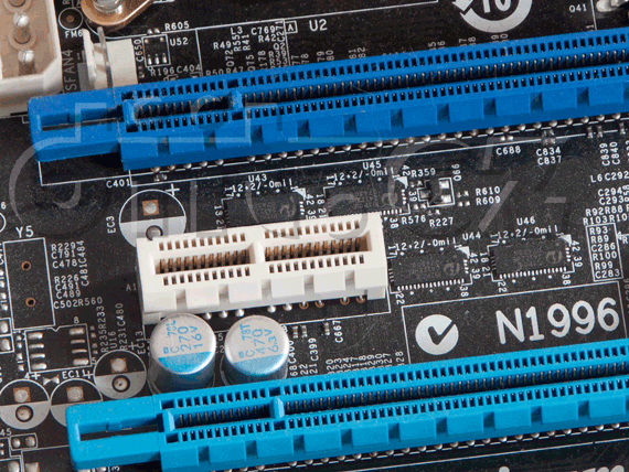 Takto nějak by mohl vypadat PCI Express ×2 slot (animované srovnání s PCI Express ×1) Takto nějak by mohl vypadat PCI Express ×2 slot (animované srovnání s PCI Express ×1)