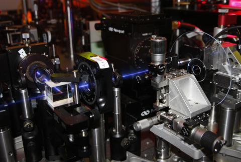 Aparát pro holografický záznam v Applied Optics Lab GE Global Research Aparát pro holografický záznam v Applied Optics Lab GE Global Research