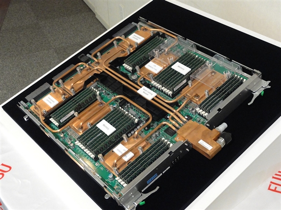 Fujitsu SPARC64 IXfx - 8CPU modul Fujitsu SPARC64 IXfx - 8CPU modul