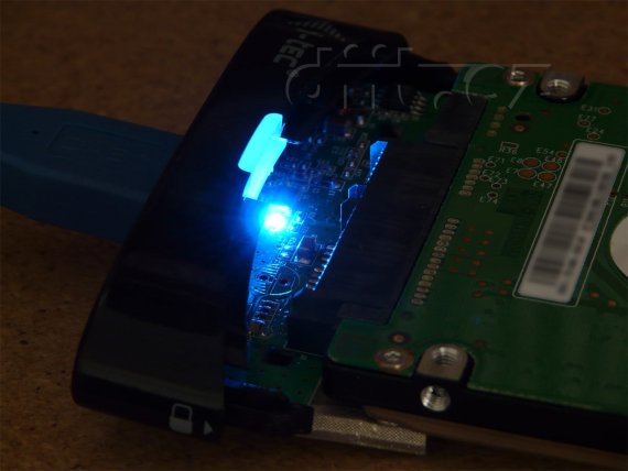 i-tec MySafe - modrá LEDka uvnitř