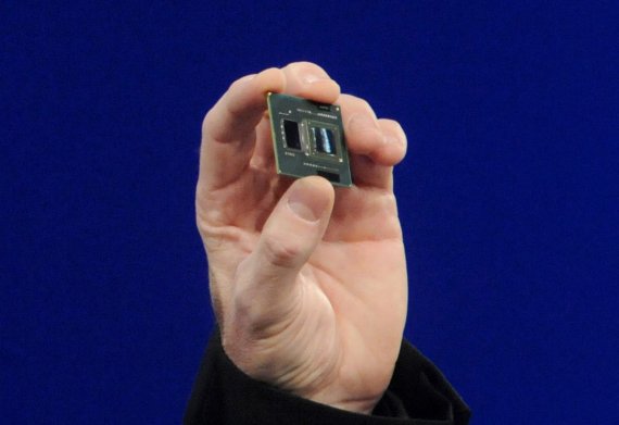 Intel Atom E6xx + Altera FPGA, krycí jméno „Stellarton“