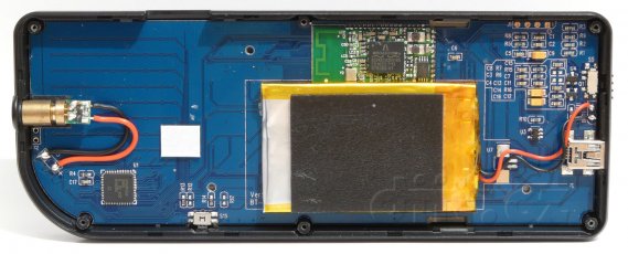 Magic-Pro ProMini BT-Touch - vnitřek (baterie, laserové ukazovátko, Touchpad řadič Cypress CP6945AA, Bluetooth modul s čipem Broadcom BCM2042KFBG)