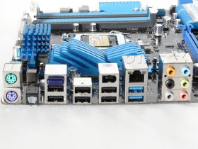 ASUS P8P67: I/O porty