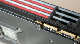 Radeon HD 6950: přepínač BIOSů Radeon HD 6950: přepínač BIOSů