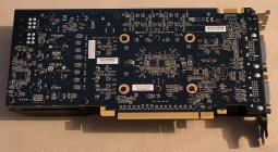 Nvidia GeForce GTX 560 Ti: zadní strana