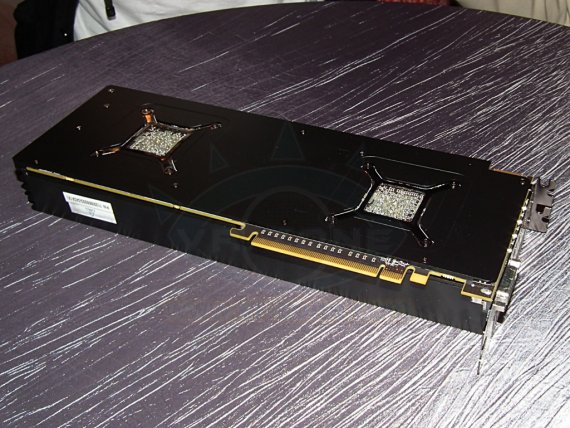 AMD Radeon HD 6990 - spodní strana