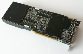 GeForce GTX 590: zadní strana GeForce GTX 590: zadní strana