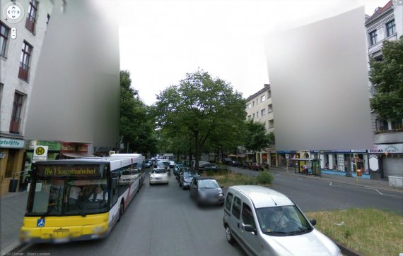 Ukázka vymazání budov na Google Street View