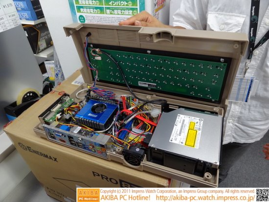 Commodore 64 PC v Japonsku - sestava s MSI E350IA-E45 (procesor AMD E-350)
