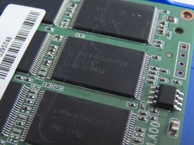Kingston HyperX SSD 120GB - čipy Intel 29F64G08ACME2
