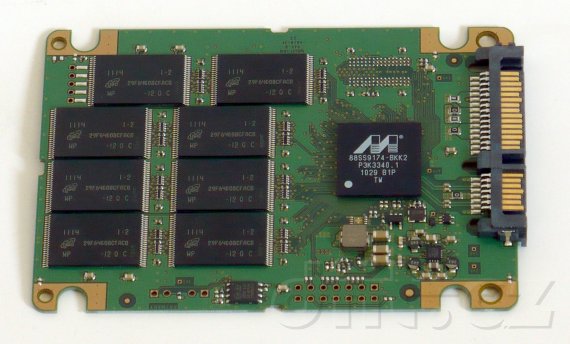 Crucial M4 SSD 128GB - vnitřek (řadič Marvell a čipy Micron)
