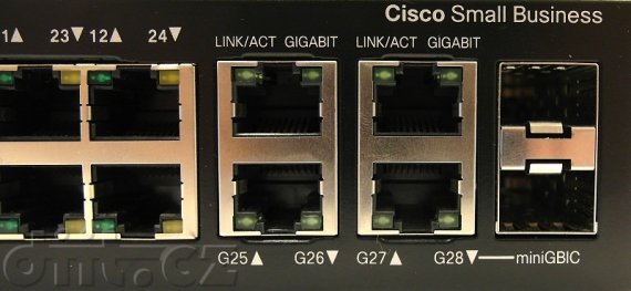 Cisco SG300-28P - konektory